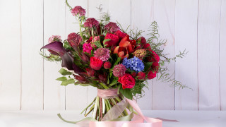 Bouquet pink ribbon wooden table - rich moody colour free wallpaper