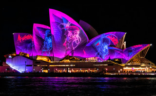 Colorful building night boat city - interactive free wallpaper