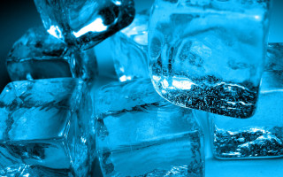 Ice water bubbles blue aquarium - ice free wallpaper
