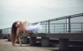 Woman white dress leaning bench 2 - her free wallpaper