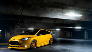 Yellow car parking garage fog - fog free wallpaper