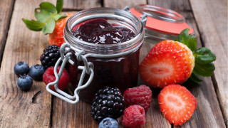 Jar jam berries strawberries wooden 2 - evaline ness free wallpaper