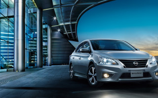 Silver car building night circular - a silver car free wallpaper