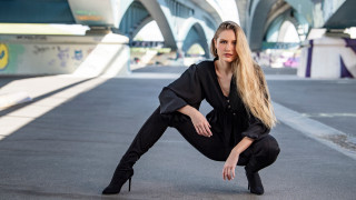 Woman kneeling black outfit highheels 2 - high free wallpaper