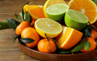 Bowl of oranges and limes - leaf free wallpaper