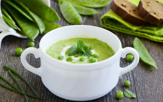 Pea soup bowl spoon bread 3 - the side of the bowl free wallpaper