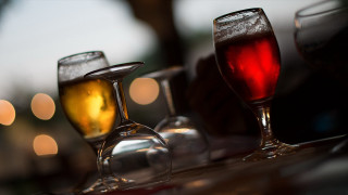 Three glasses wine bottle blurry - barthel bruyn free wallpaper