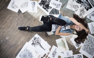 Woman drawing floor blackhair sneakers - graffiti art free wallpaper