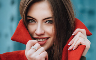 Eszter mattioni red coat smiling - her finger free wallpaper