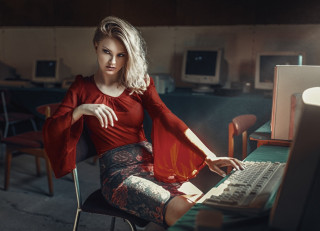Woman red shirt desk computer - a woman sitting free wallpaper
