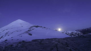 Mountain fullmoon rocks trail sunset - a few rock below free wallpaper