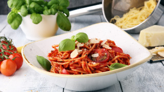 Spaghetti tomatoes basil cheese table - alesso baldovinetti free wallpaper