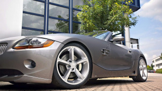 Silver sports car building tree - feature free wallpaper