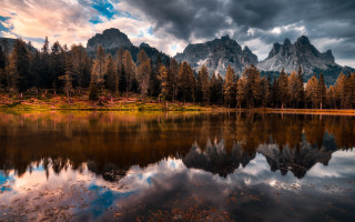 Mountain reflection lake trees clouds 6 - a cloudy sky above free wallpaper