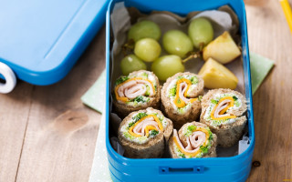 Lunchbox grapes sandwich bluecontainer foodphotography - grape free wallpaper