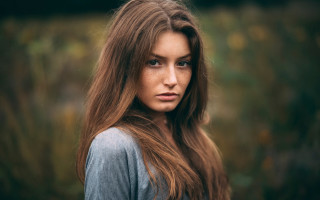 Eszter mattioni portrait bokeh outdoors - portrait photography free wallpaper
