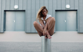 Woman sitting pole blonde building - canon 5 0 mm free wallpaper