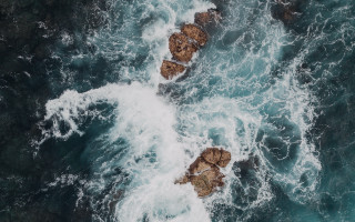 Ocean rocks wave night sky 2 - rock and water free wallpaper