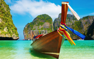 Mountain beach boat water landscape - several boat free wallpaper