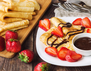 French toast strawberries chocolate sauce - cutting free wallpaper