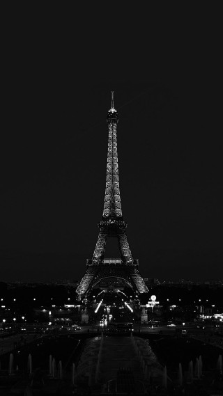 Eiffel tower night black white - a reflection free wallpaper