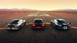 Three cars desert mountains 3d - a road in the desert free wallpaper