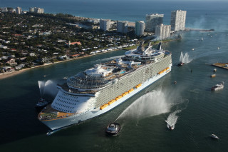 Cruise ship city beach boat - maximalism free wallpaper