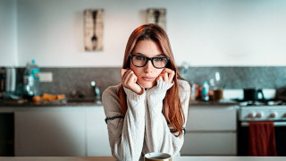 Eszter mattioni glasses coffee table - verdadism free wallpaper