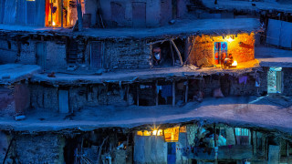 Cityscape fire man neon rain - amir zand free wallpaper