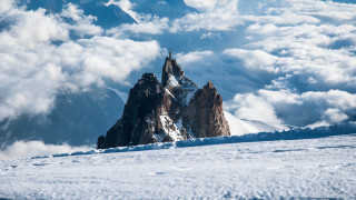 Mountain snowy summit clouds lander - the top of it free wallpaper