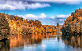 Lake trees blue sky clouds - autumn free wallpaper