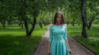 Woman blue dress park sunlight - a park free wallpaper