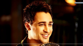 Smiling man holding fan dark - a man free wallpaper