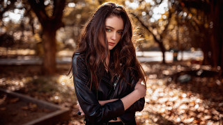 Woman leather jacket park portrait - a park free wallpaper