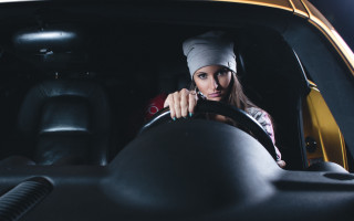 Woman driving car headband steering 2 - a headband free wallpaper