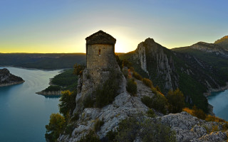 Tower lake mountains sunset tiltshift - a tower free wallpaper