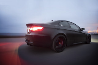 Black car night street blurry - a black car free wallpaper
