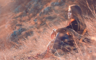 Woman field tallgrass portrait cinematic - the wind free wallpaper