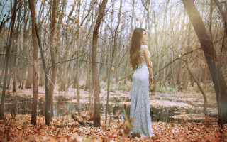 Woman white dress forest autumn 4 - the ground and trees free wallpaper