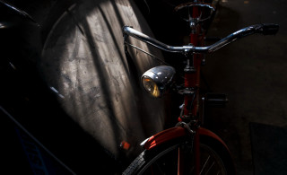 Red bike black seat yellow - a yellow light free wallpaper