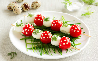 Plate mushrooms eggs water food - a plate of food free wallpaper