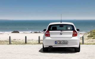 White car beach ocean fenced - bernt tunold free wallpaper