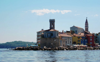 Small island church boat romanesc - the middle of the ocean free wallpaper