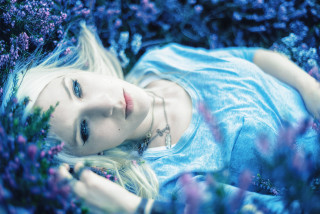 Woman lying flowers blue eyes - a field of flowers free wallpaper