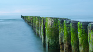 Pier lake mountain sky water - depth of field free wallpaper