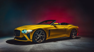 Yellow sports car red light - a yellow sports car free wallpaper