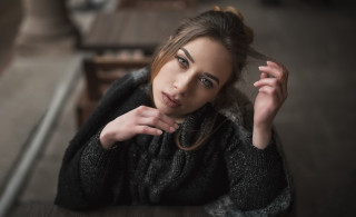 Woman portrait elina karimova serious - her chin free wallpaper