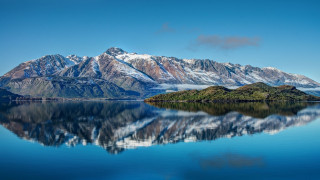 Mountain reflection lake city castle - free winter wallpaper