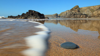 Beach rock wave mountains sky - bascove free wallpaper
