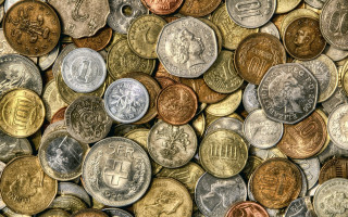 Coins pile macro gears clock - the middle of the picture free wallpaper